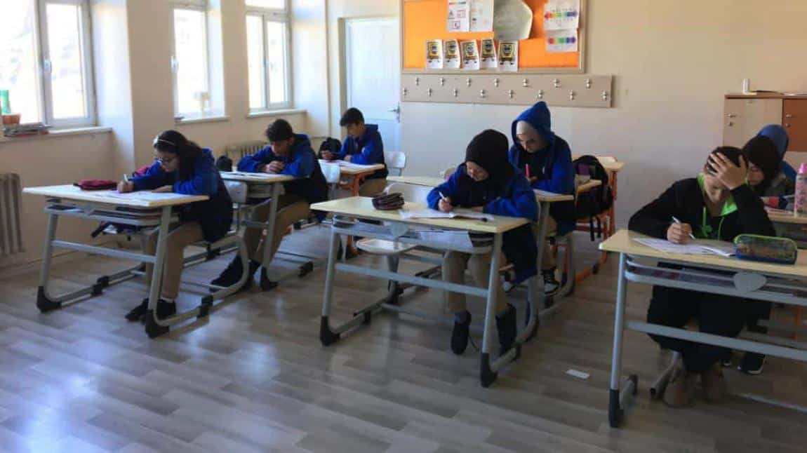 Okulumuz 8. Sınıf Öğrencilerine LGS Deneme Sınavı Yapıldı